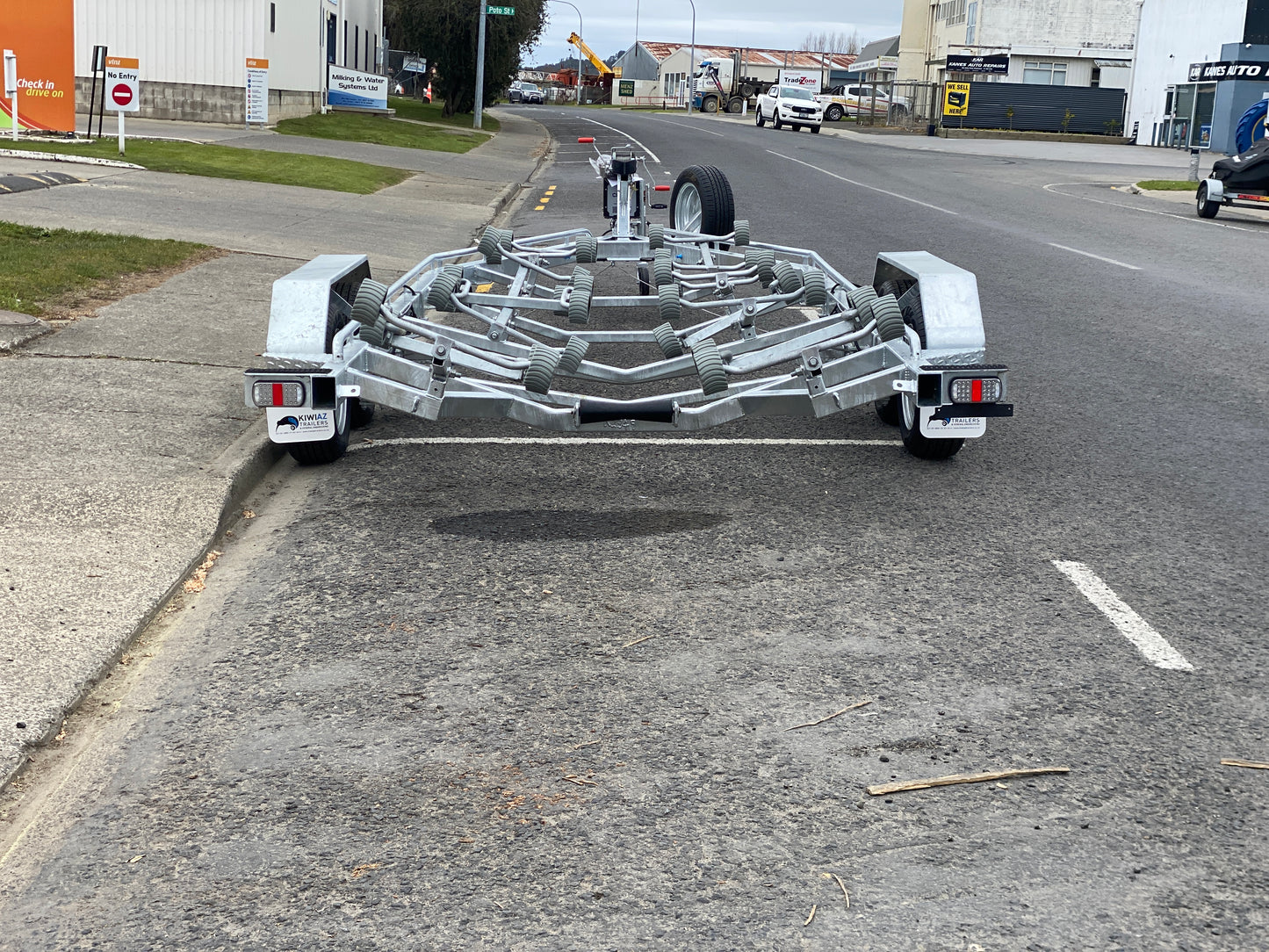 KTB795 Boat Trailer - CREDO ELECTRIC BRAKES - Tandem Axle - Boat size from 7.5 - 8 metres above