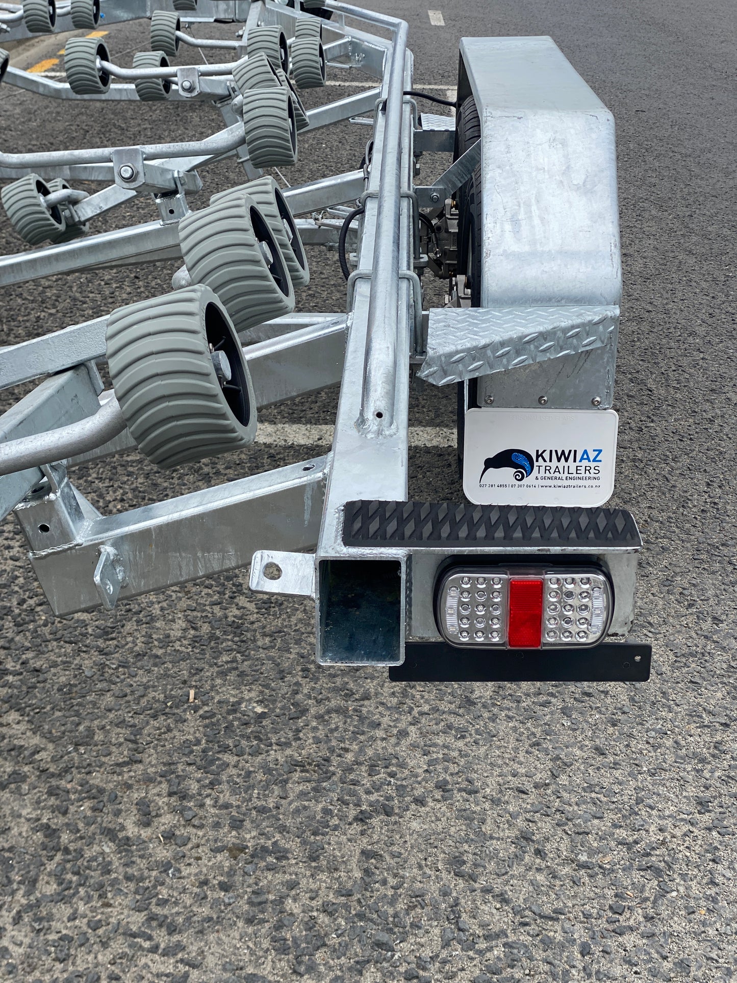 KTB795 Boat Trailer - CREDO ELECTRIC BRAKES - Tandem Axle - Boat size from 7.5 - 8 metres above